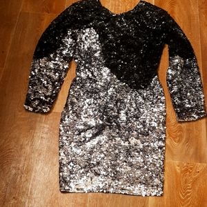 Size 8. Fits up to size 11. Blacktie , Oleg Cassini, I paid $480